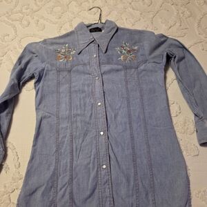 Vintage  1970's Ladies Petite size Mediun Soft  Denim Pearl Snap Western Shirt